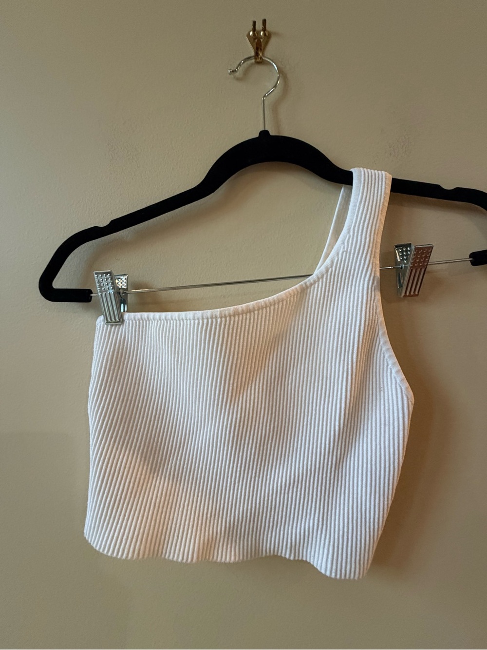 Babaton White Ribbed One-Shoulder Crop Tank